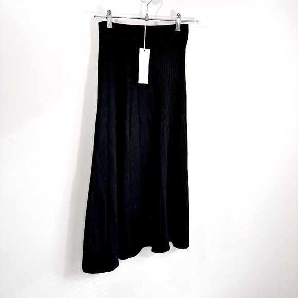 NWT Bishop + Young Black Ribbed Pleated Asymmetrical Midi Skirt Size Small - Picture 3 of 15